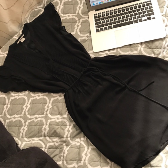 H&M Dresses & Skirts - Classy Black dress by H&M!